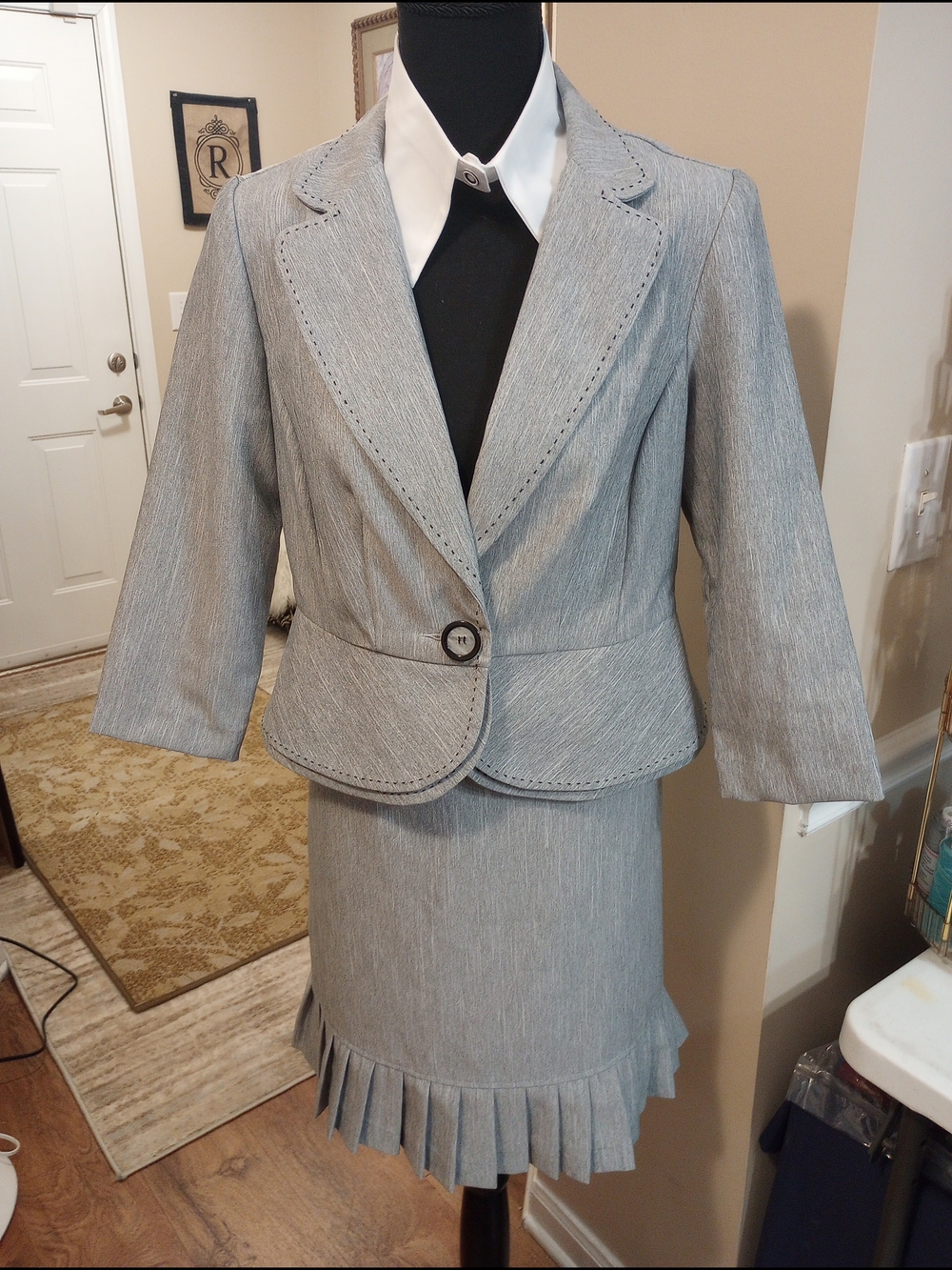 Women's Light Gray Two-Piece Skirt Suit Jacket - Classic Tailored Blazer